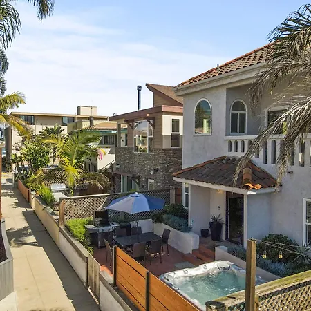 Massive Beach Home W Stunning Rooftop, Parking, Spa, Ac & Bay Views!